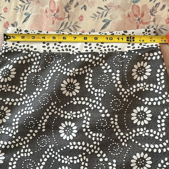 Banana Republic Pencil Skirt size 2 - Picture 8 of 12